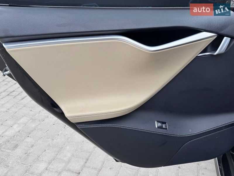 Ліфтбек Tesla Model S 2015 в Вінниці фото 27 Ліфтбек Tesla Model S 2015 в Вінниці
