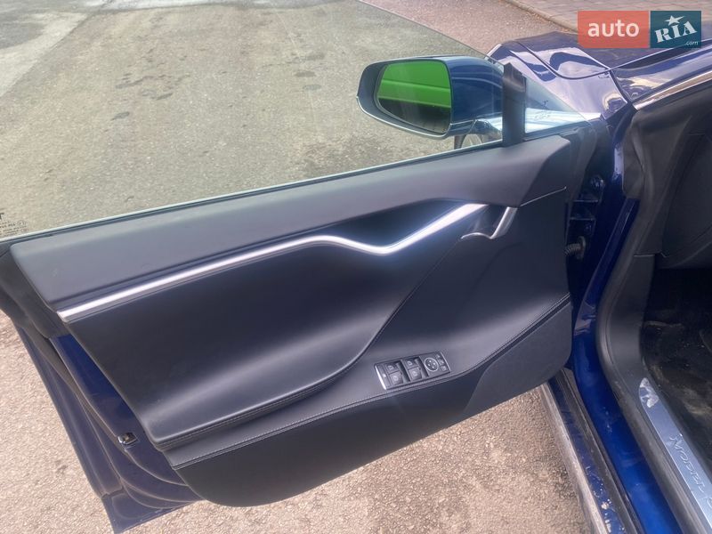 Ліфтбек Tesla Model S 2017 в Самборі