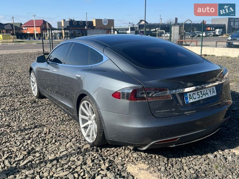 Ліфтбек Tesla Model S 2013 в Луцьку
