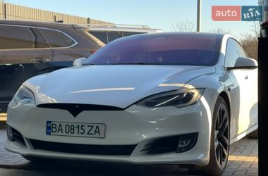 Лифтбек Tesla Model S 2017 в Кропивницком
