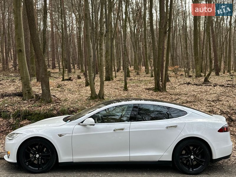 Ліфтбек Tesla Model S 2015 в Кропивницькому