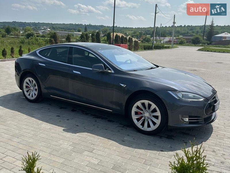 Tesla Model S 2015