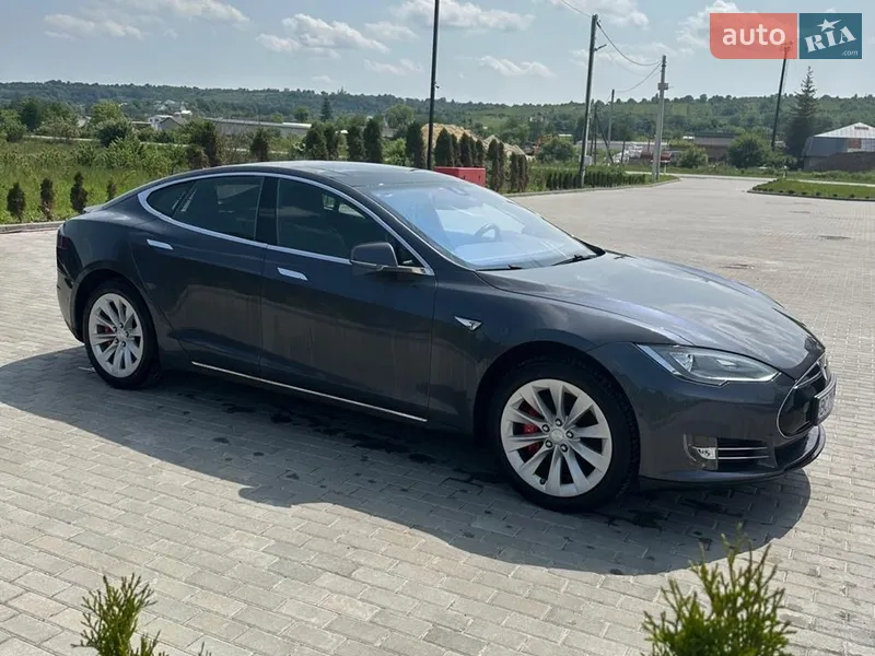 Tesla Model S 2015