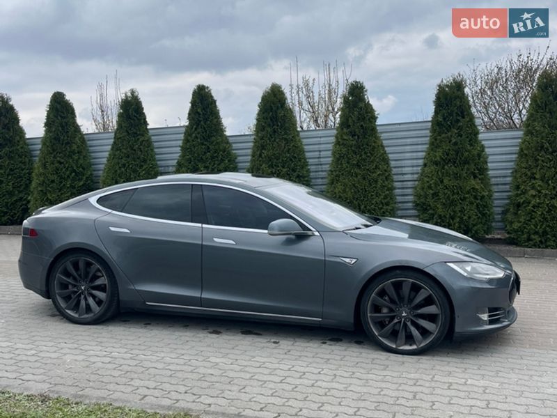 Ліфтбек Tesla Model S 2013 в Львові