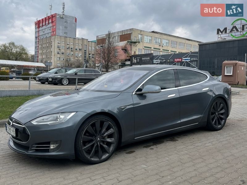 Ліфтбек Tesla Model S 2013 в Львові