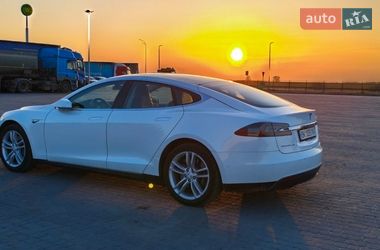 Лифтбек Tesla Model S 2015 в Радивилове