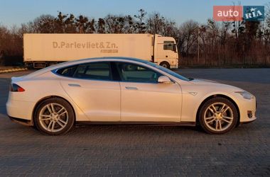 Лифтбек Tesla Model S 2015 в Радивилове