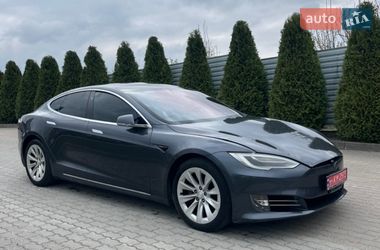Лифтбек Tesla Model S 2017 в Львове