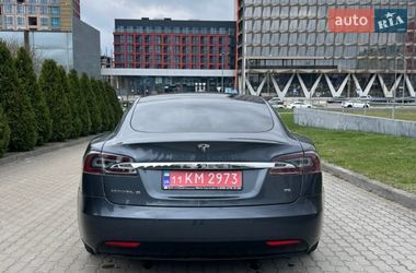 Лифтбек Tesla Model S 2017 в Львове