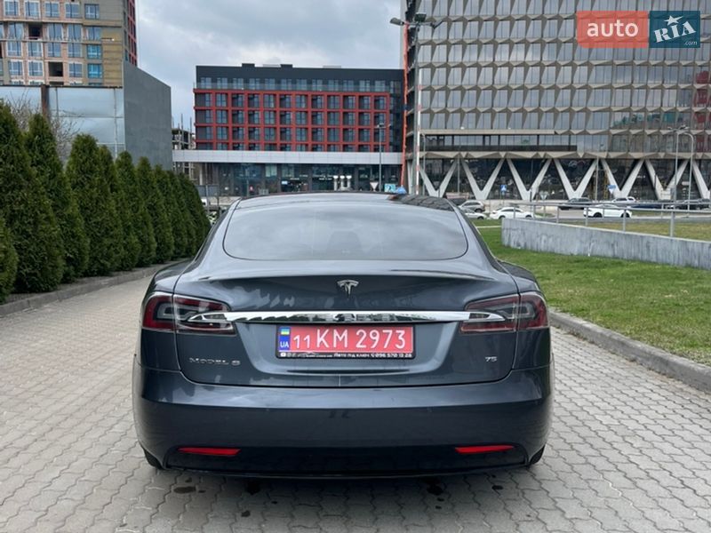 Лифтбек Tesla Model S 2017 в Львове