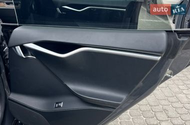 Лифтбек Tesla Model S 2017 в Львове