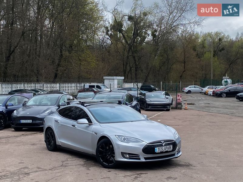 Лифтбек Tesla Model S 2013 в Киеве