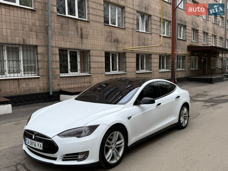 Ліфтбек Tesla Model S 2014 в Умані фото 40 Ліфтбек Tesla Model S 2014 в Умані