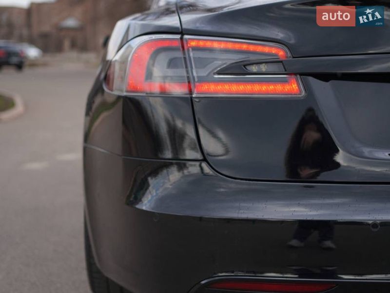 Лифтбек Tesla Model S 2021 в Кривом Роге