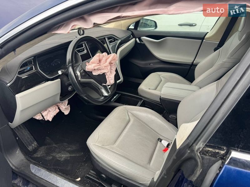 Лифтбек Tesla Model S 2016 в Львове