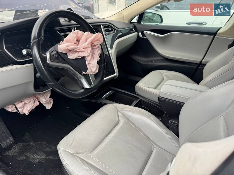 Лифтбек Tesla Model S 2016 в Львове фото 8 Лифтбек Tesla Model S 2016 в Львове