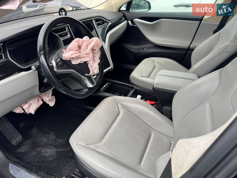Лифтбек Tesla Model S 2016 в Львове фото 12 Лифтбек Tesla Model S 2016 в Львове