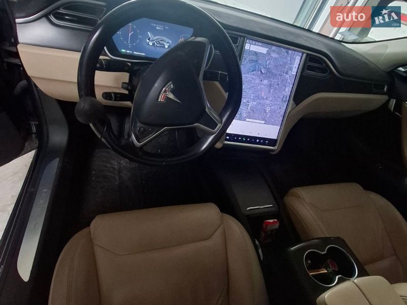 Ліфтбек Tesla Model S 2017 в Дніпрі