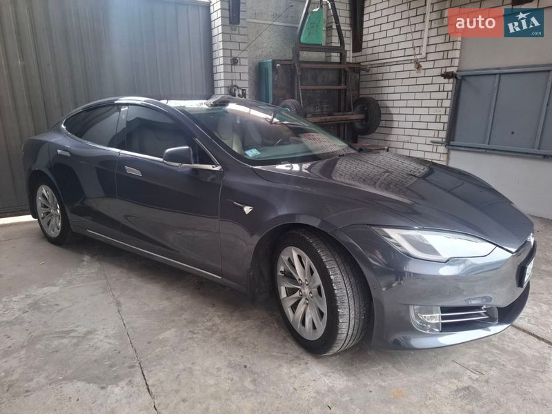 Ліфтбек Tesla Model S 2017 в Дніпрі