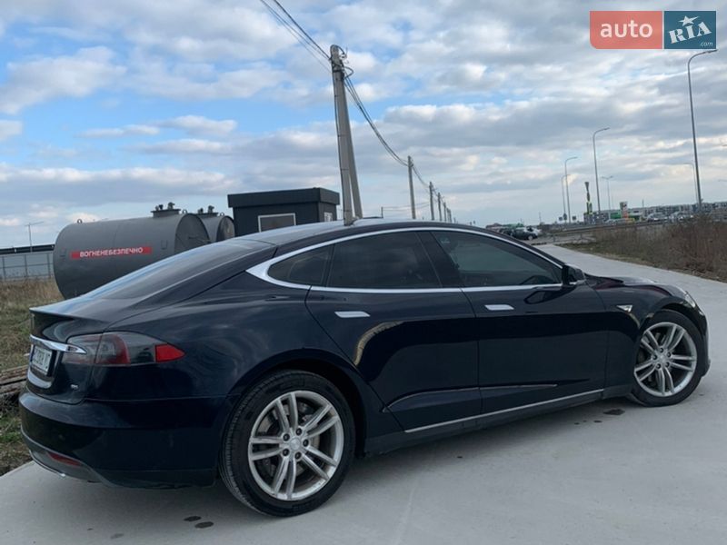 Ліфтбек Tesla Model S 2013 в Львові