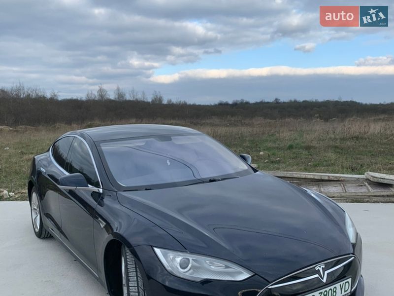Ліфтбек Tesla Model S 2013 в Львові