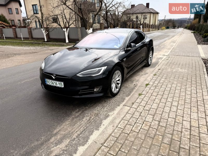 Лифтбек Tesla Model S 2017 в Тернополе