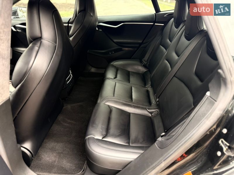 Лифтбек Tesla Model S 2017 в Тернополе
