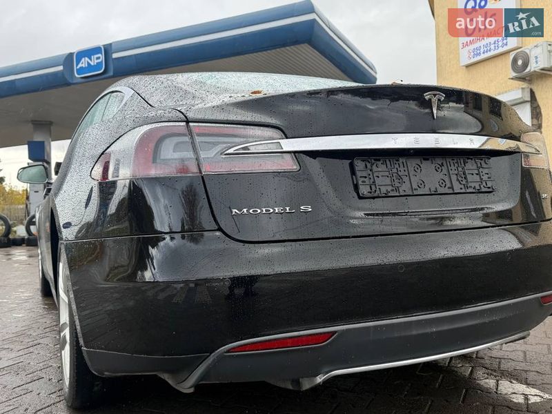 Лифтбек Tesla Model S 2014 в Кременчуге