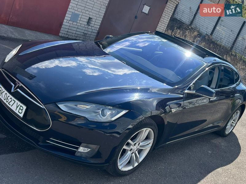 Tesla Model S 2014