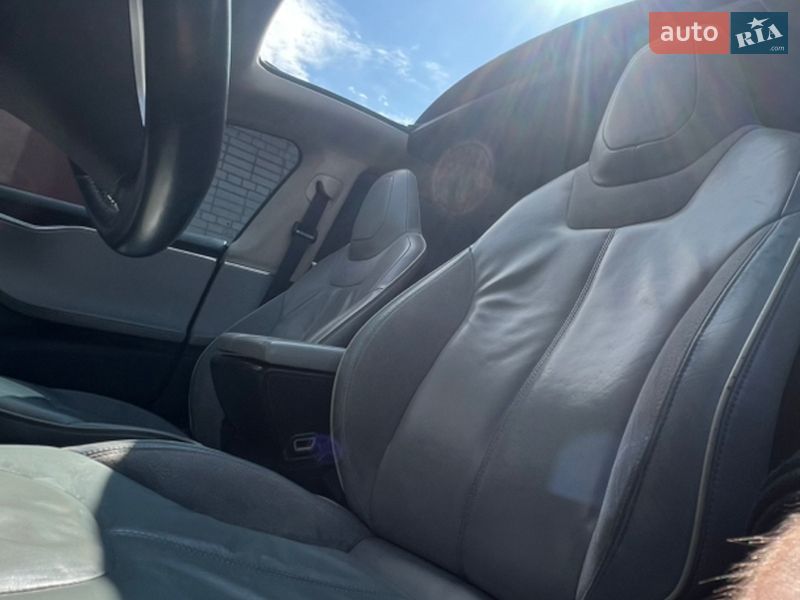 Ліфтбек Tesla Model S 2014 в Рівному