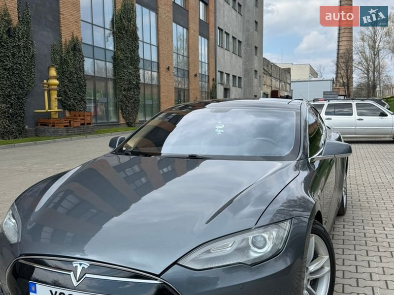 Ліфтбек Tesla Model S 2014 в Чернівцях