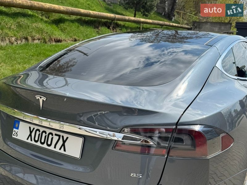 Ліфтбек Tesla Model S 2014 в Чернівцях