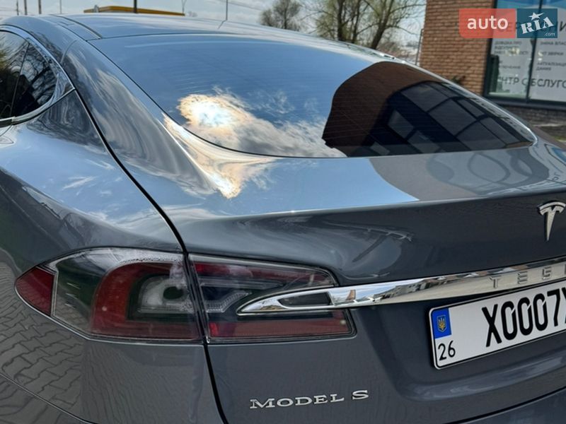 Ліфтбек Tesla Model S 2014 в Чернівцях