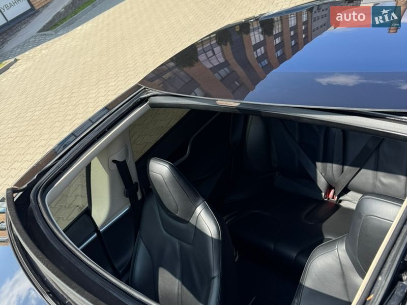 Ліфтбек Tesla Model S 2014 в Чернівцях