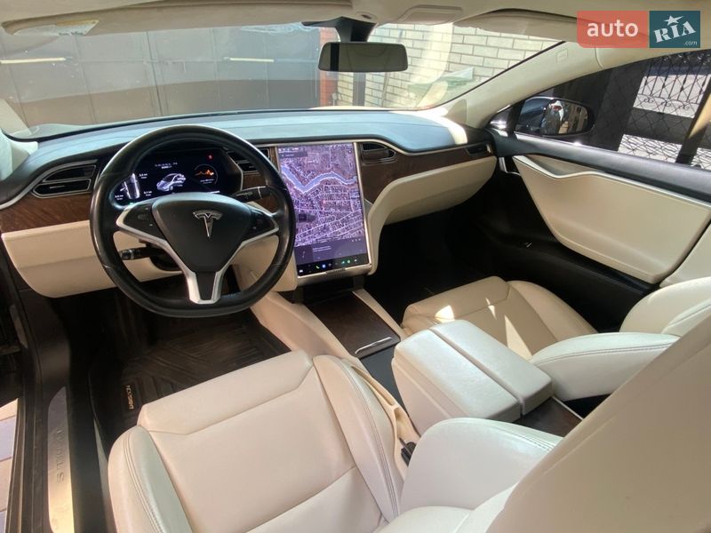 Лифтбек Tesla Model S 2017 в Кременчуге
