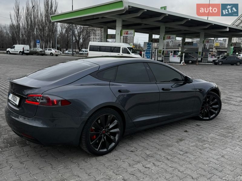 Лифтбек Tesla Model S 2019 в Днепре
