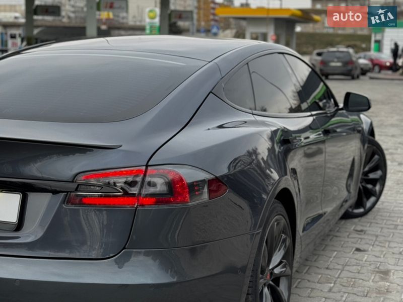 Лифтбек Tesla Model S 2019 в Днепре