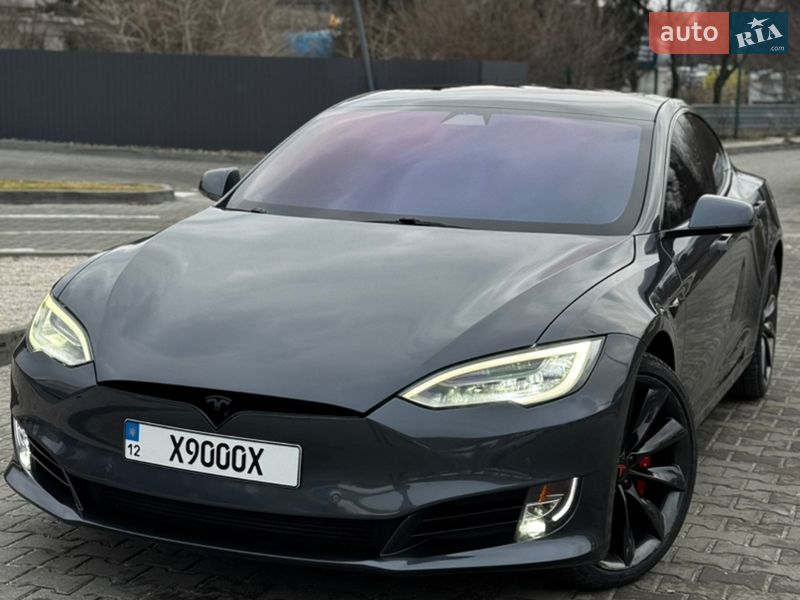 Лифтбек Tesla Model S 2019 в Днепре