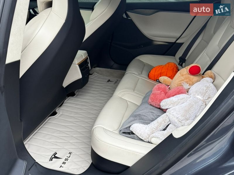 Лифтбек Tesla Model S 2019 в Днепре