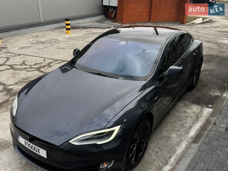 Лифтбек Tesla Model S 2019 в Днепре