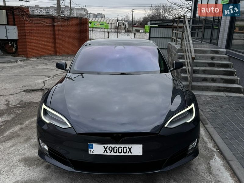 Лифтбек Tesla Model S 2019 в Днепре