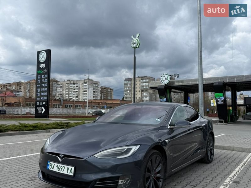 Лифтбек Tesla Model S 2017 в Хмельницком