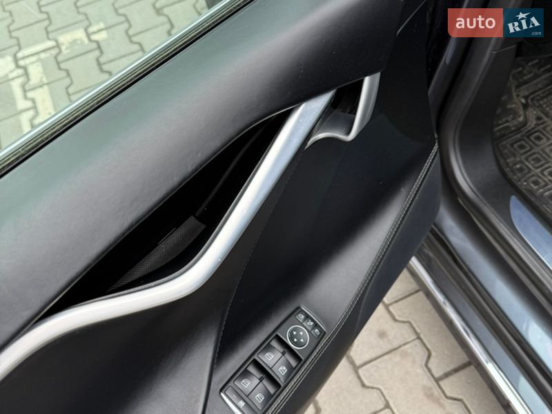 Лифтбек Tesla Model S 2017 в Хмельницком