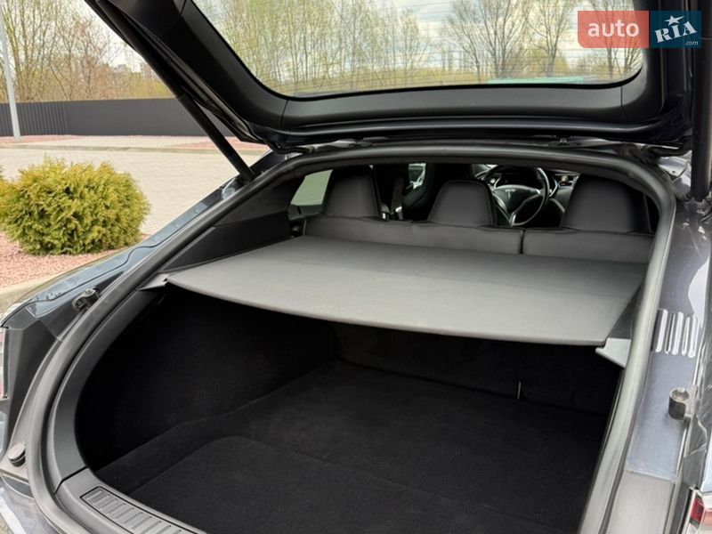 Лифтбек Tesla Model S 2017 в Хмельницком
