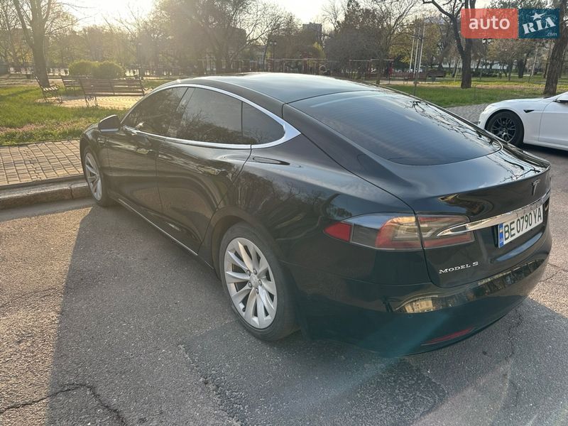 Лифтбек Tesla Model S 2018 в Николаеве