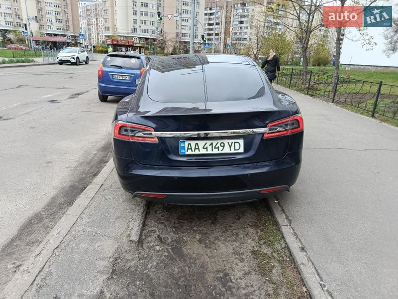 Ліфтбек Tesla Model S 2015 в Києві