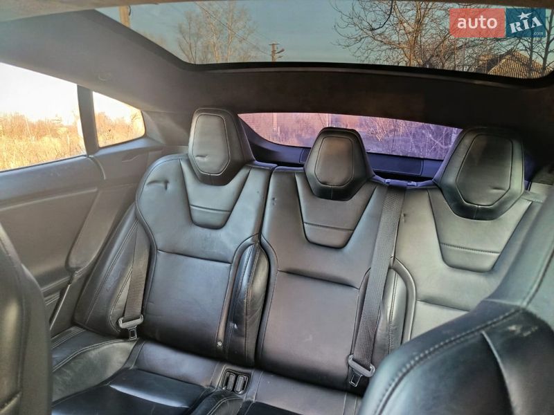Ліфтбек Tesla Model S 2015 в Києві