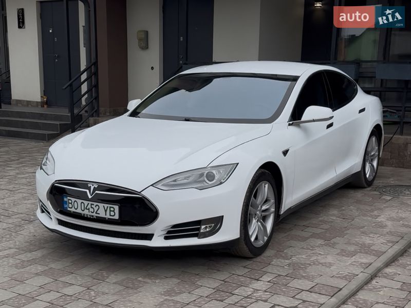 Ліфтбек Tesla Model S 2013 в Тернополі