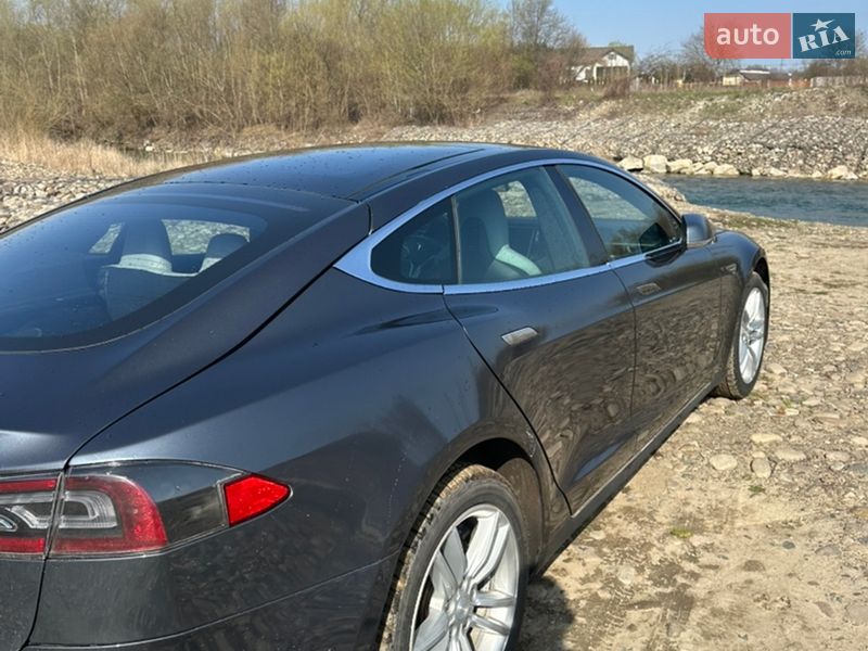 Ліфтбек Tesla Model S 2015 в Богородчанах