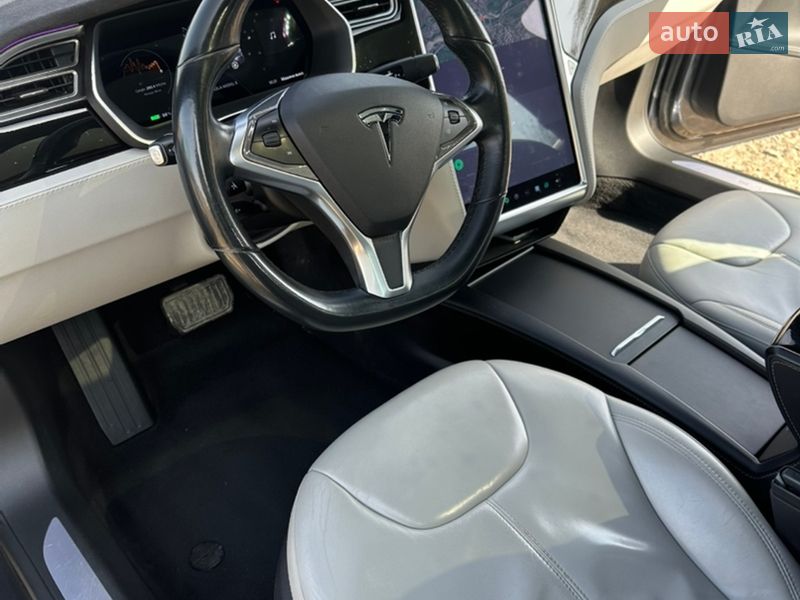 Ліфтбек Tesla Model S 2015 в Богородчанах